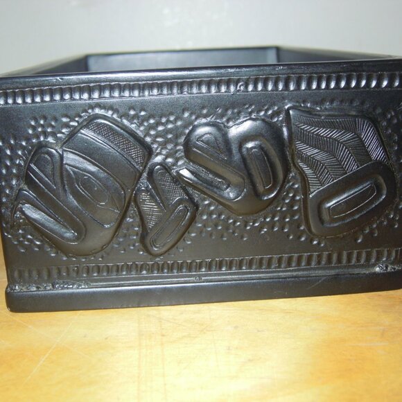 Vintage Carved Black Resin Trinket Box Haida Native Art Pacific West Coast - Picture 4 of 10